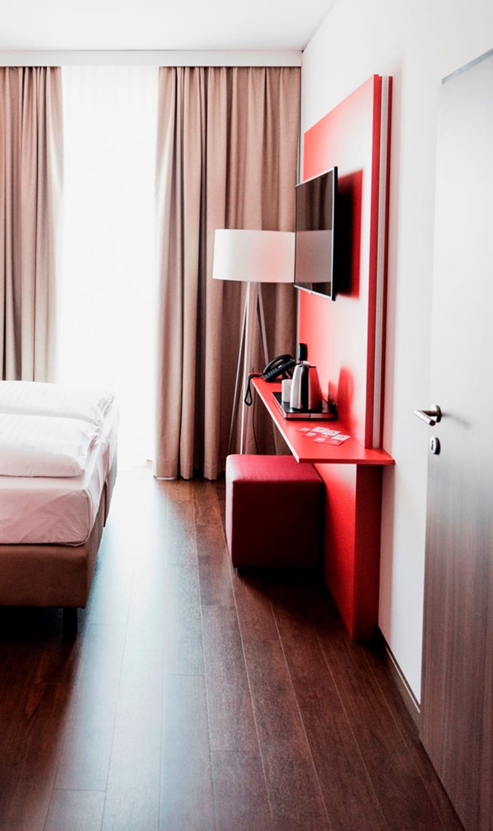 1 bedroom, hypo-allergenic bedding, desk, free WiFi