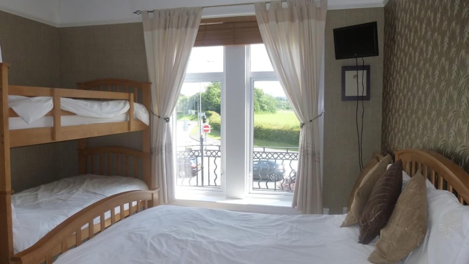 WiFi (free), bed sheets