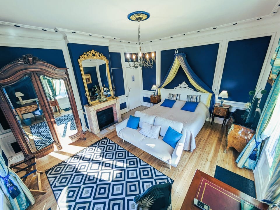 Premium bedding, memory foam beds, desk, soundproofing