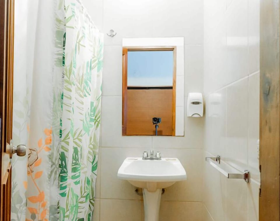 Double Room Ensuite | Bathroom | Shower, rainfall showerhead, towels, soap