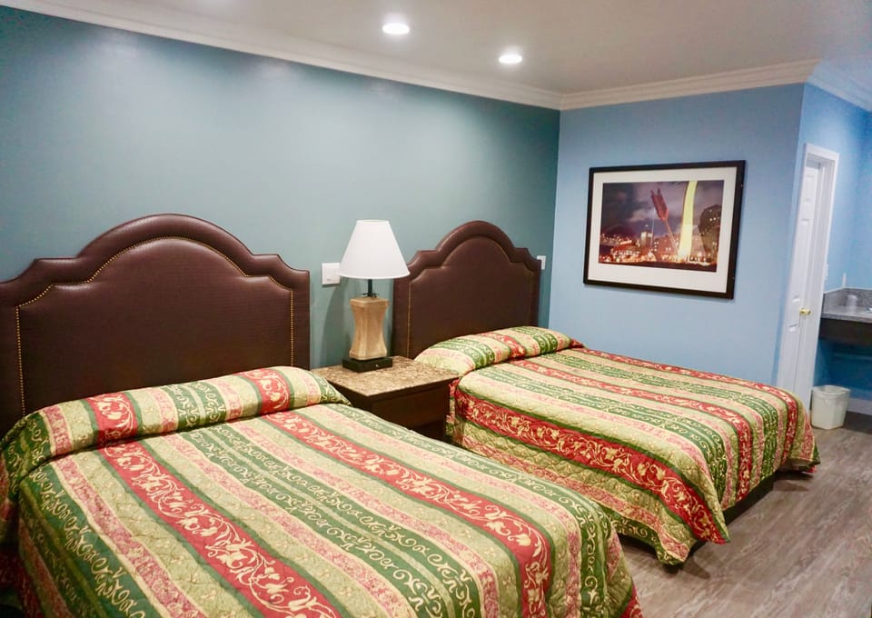 Double Room, City View | Desk, laptop workspace, soundproofing, free WiFi