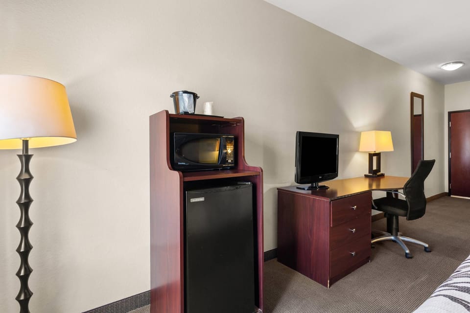 Select Comfort beds, individually decorated, individually furnished