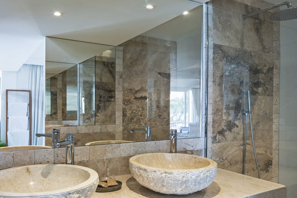 Superior Room | Bathroom | Shower, free toiletries, hair dryer, bidet