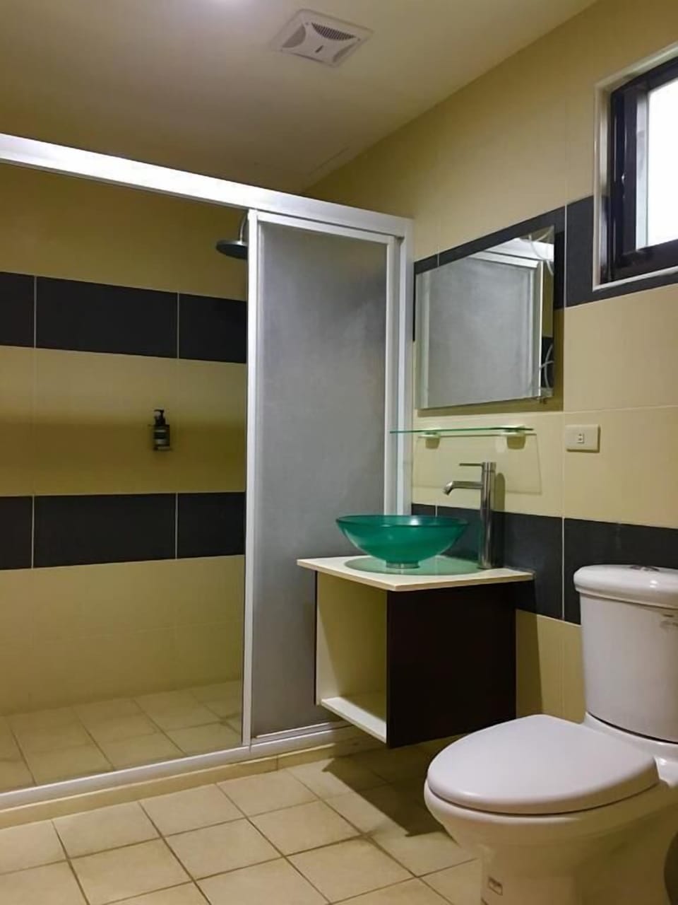 Double Room, Ocean View | Bathroom | Shower, rainfall showerhead, free toiletries, hair dryer