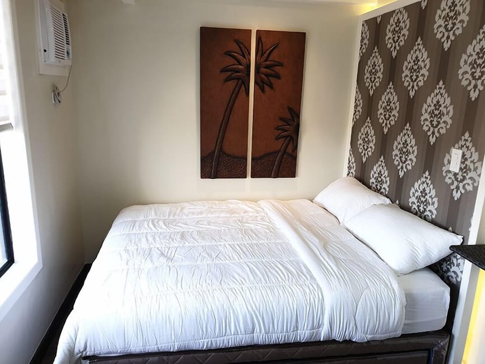 Deluxe Apartment | 1 bedroom, in-room safe, individually decorated, individually furnished