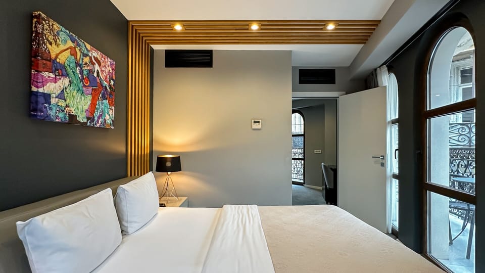 Premium bedding, minibar, in-room safe, desk