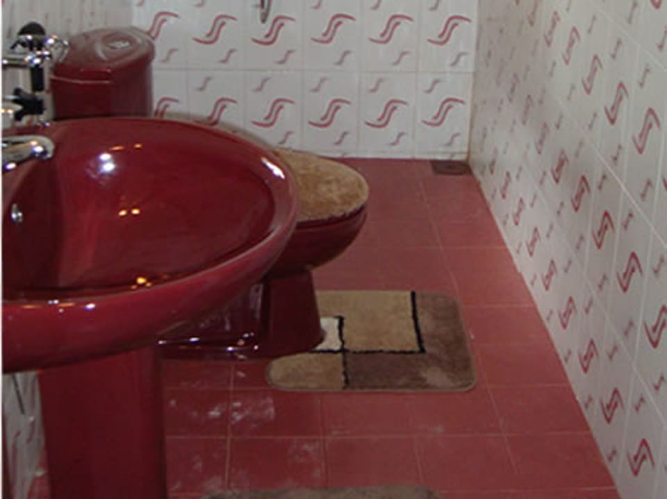Standard Room | Bathroom | Shower, rainfall showerhead, towels