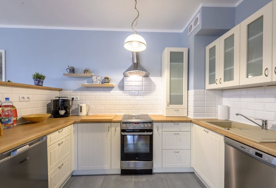 Apartment | Private kitchen | Fridge, microwave, oven, stovetop