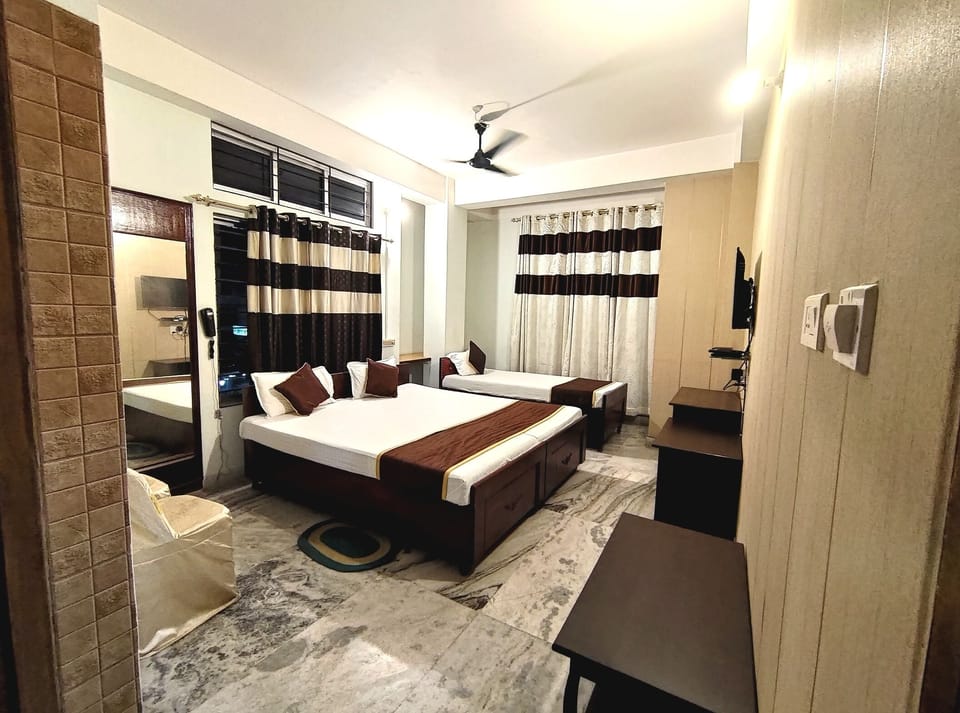 Superior Triple Room, City View | 1 bedroom, individually decorated, individually furnished, desk