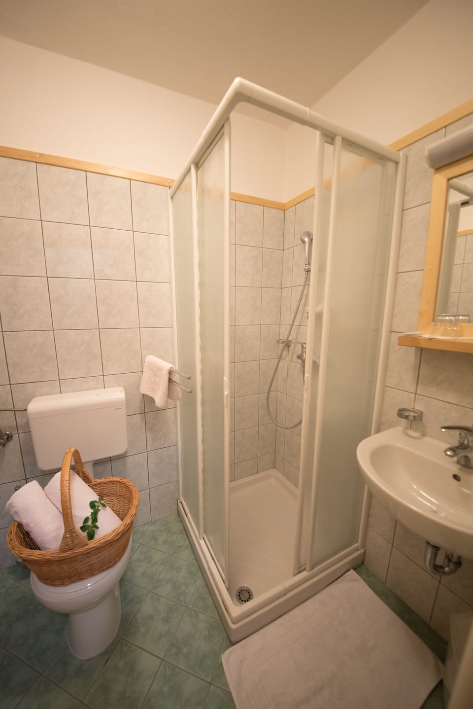 Double Room, 2 Twin Beds | Bathroom | Shower, slippers, towels, toilet paper