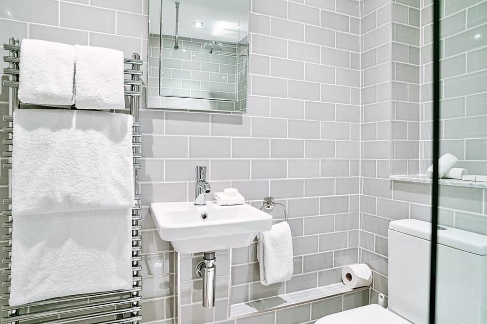 JOIVY Luxury George Street Apartments: Edinburgh Suite Apartment in Edinburgh