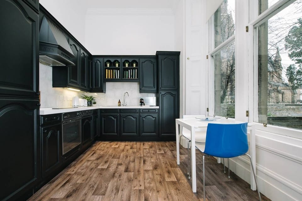Full-size fridge, oven, electric kettle, toaster