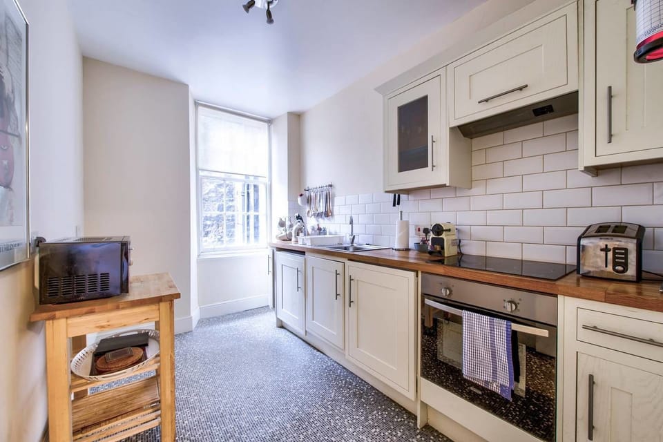 Apartment (1 Bedroom) | Private kitchen | Fridge, microwave, coffee/tea maker, electric kettle