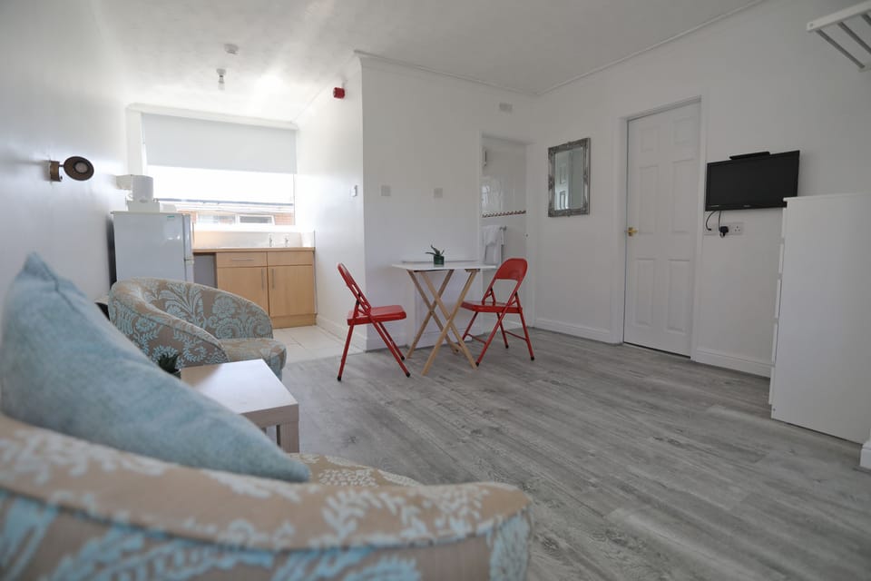 Chalet - 1 Double bed | Living area | Flat-screen TV