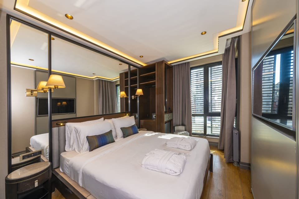 Family Room | Minibar, in-room safe, soundproofing, iron/ironing board