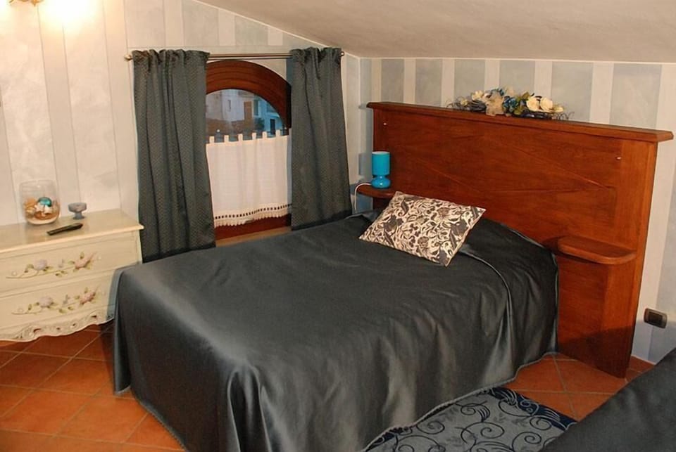 Family Room, Hill View (La Langa) | Minibar, desk, blackout drapes, soundproofing