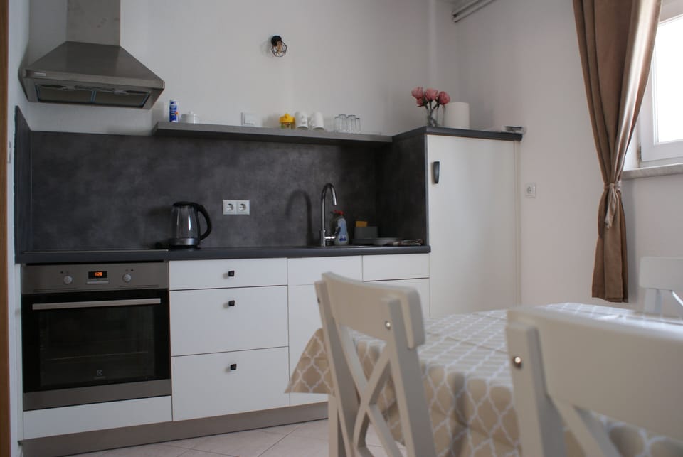 Comfort Apartment | Private kitchen | Fridge, microwave, freezer