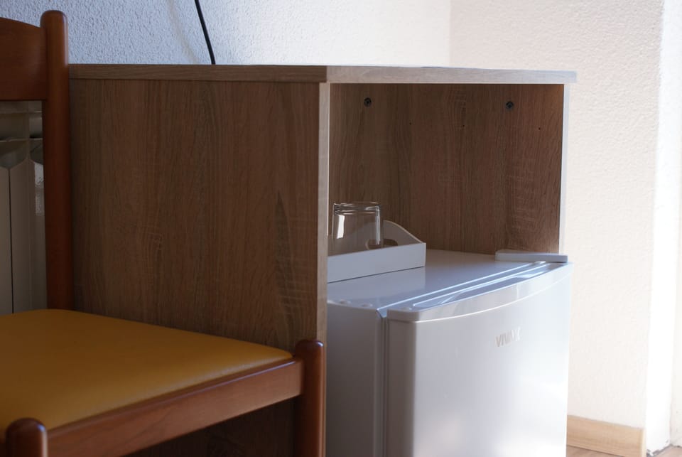 Standard Room, Garden View (3) | Mini-refrigerator