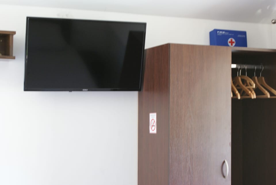 Superior Double Room, Garden View | Television