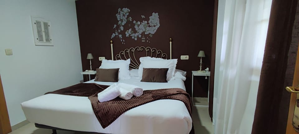 Classic Double Room, 1 Bedroom | Premium bedding, down comforters, desk, laptop workspace