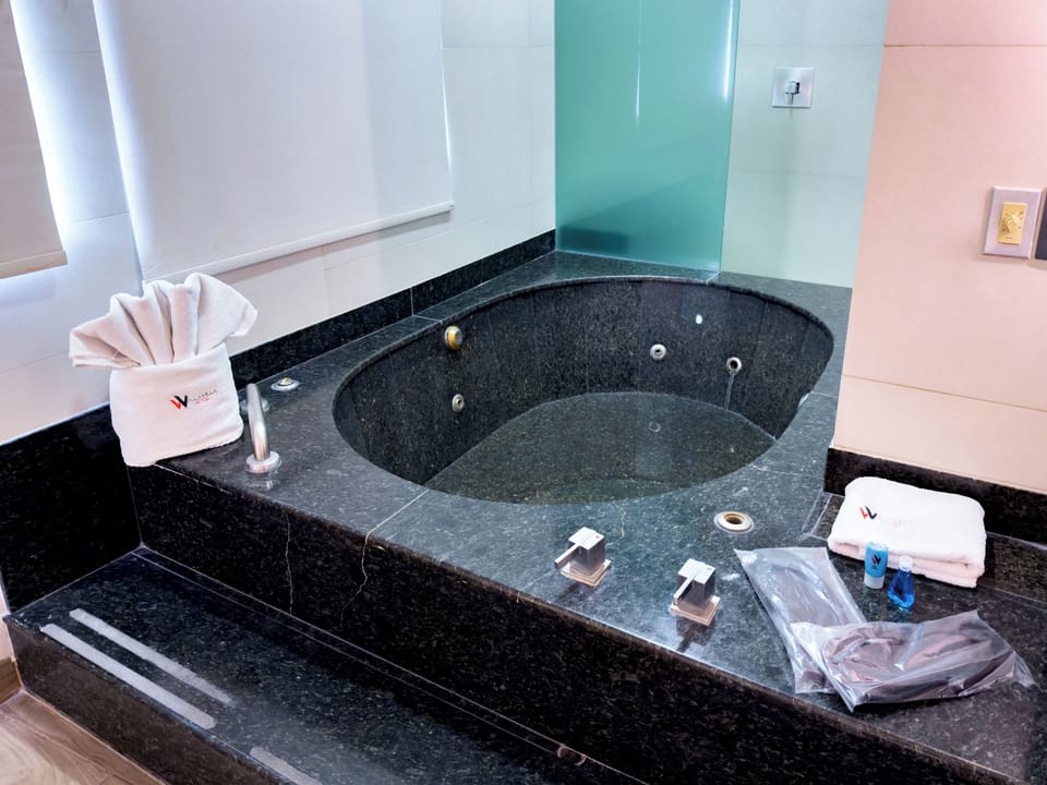 Deluxe Room, Jetted Tub | Bathroom | Shower, free toiletries, towels, soap