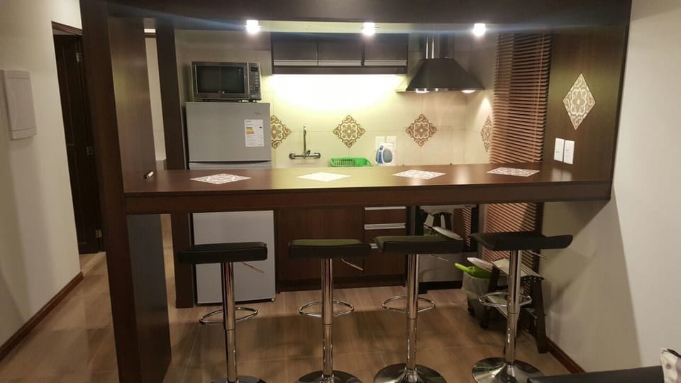 Deluxe House | Private kitchen | Fridge, microwave, oven, stovetop