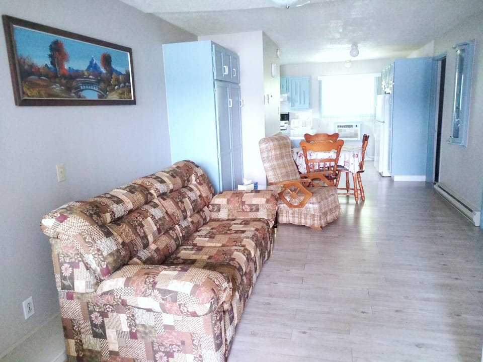 Apartment | Living area | TV