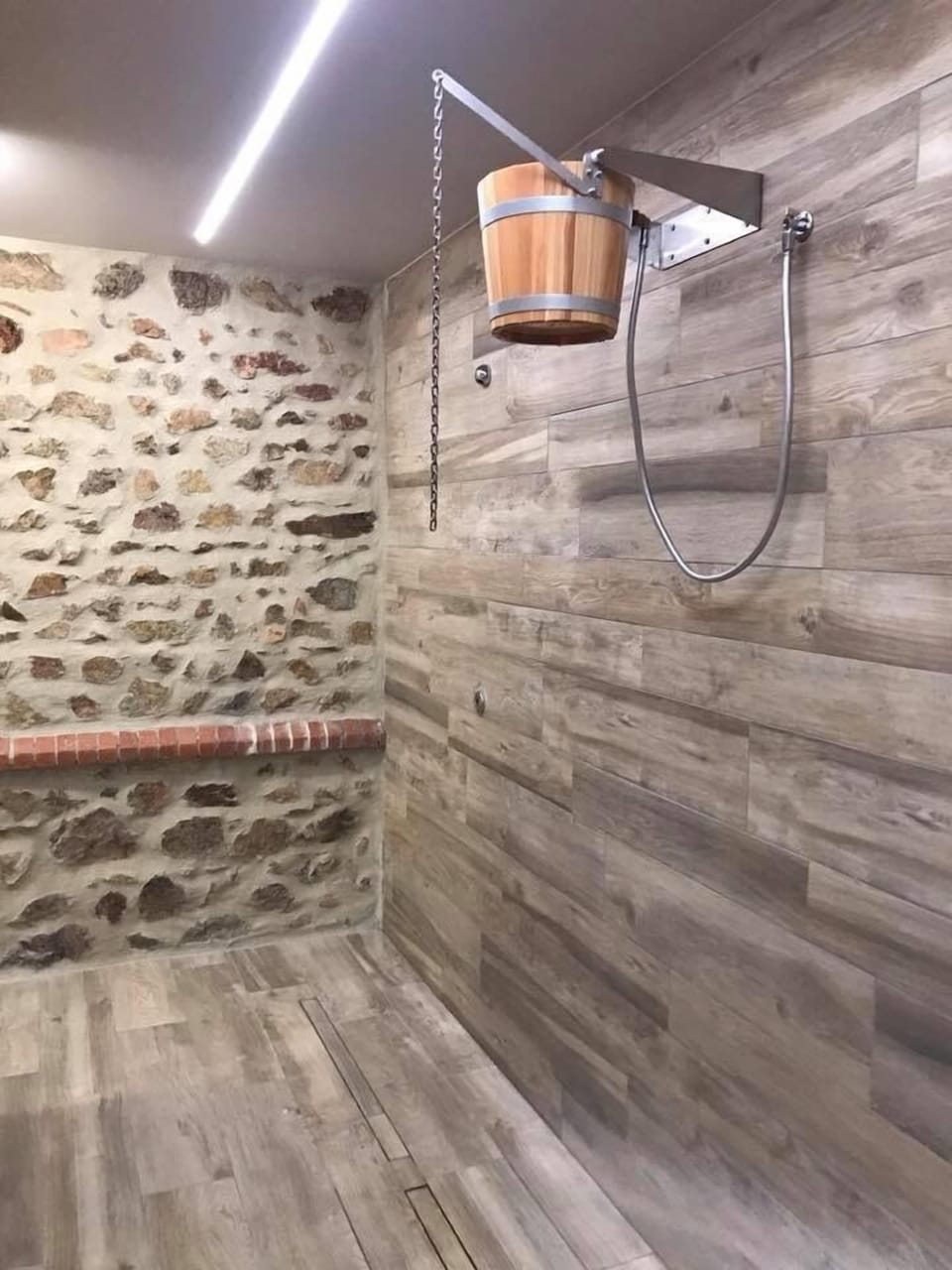 Sauna, hot tub, Turkish bath, body treatments, body wraps, body scrubs