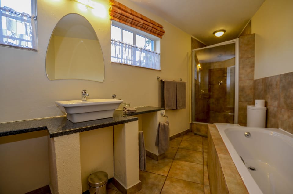 Standard Double Room | Bathroom | Deep soaking tub, free toiletries, hair dryer, towels