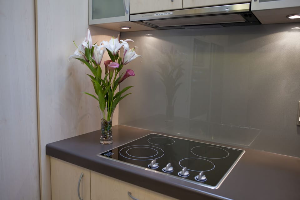 Coffee/tea maker, fridge, microwave