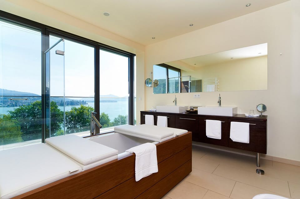 Deluxe Suite, 1 Bedroom, Balcony, Lake View | Bathroom | Free toiletries, hair dryer, bathrobes, towels