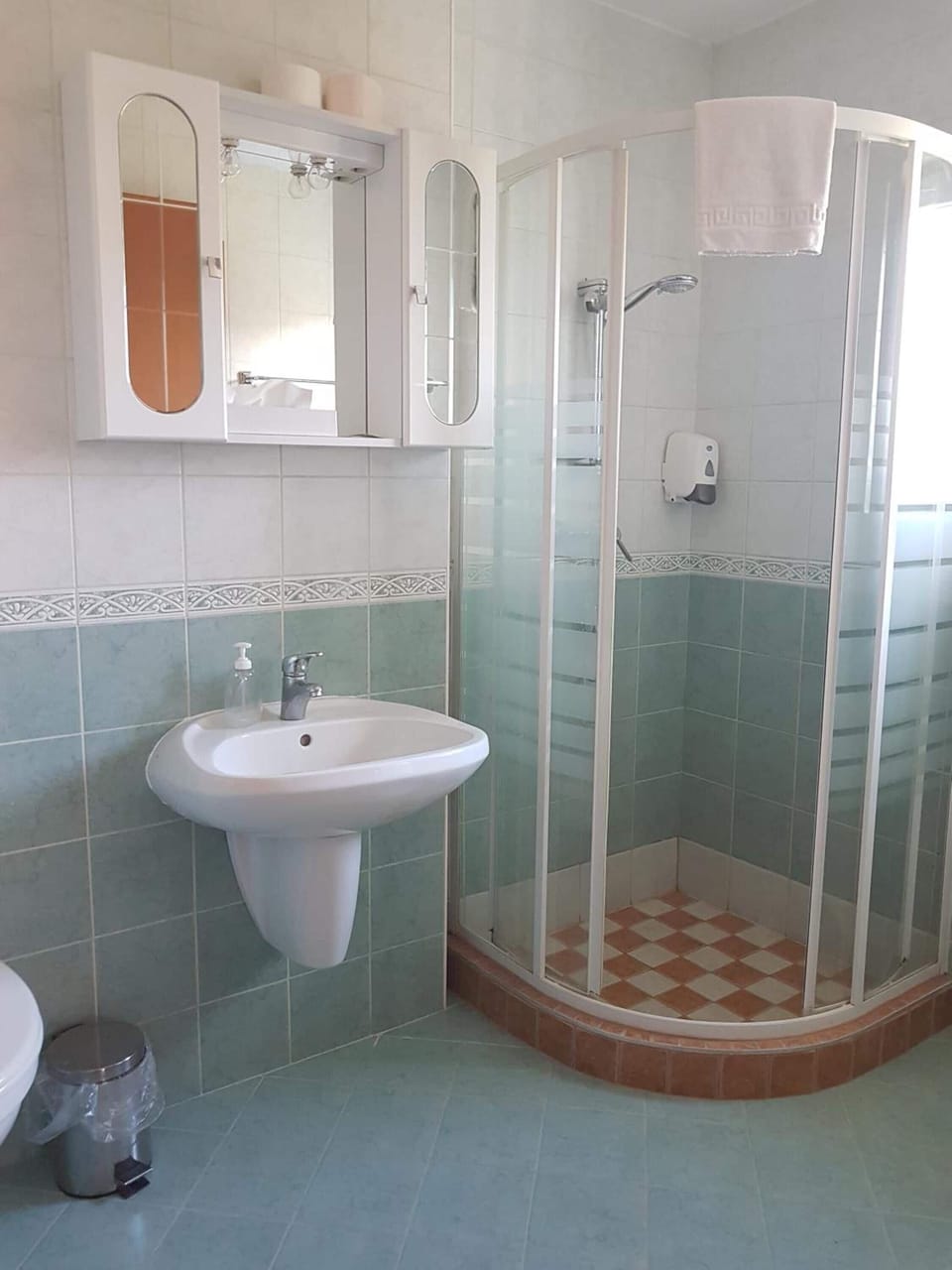 Shower, towels, soap