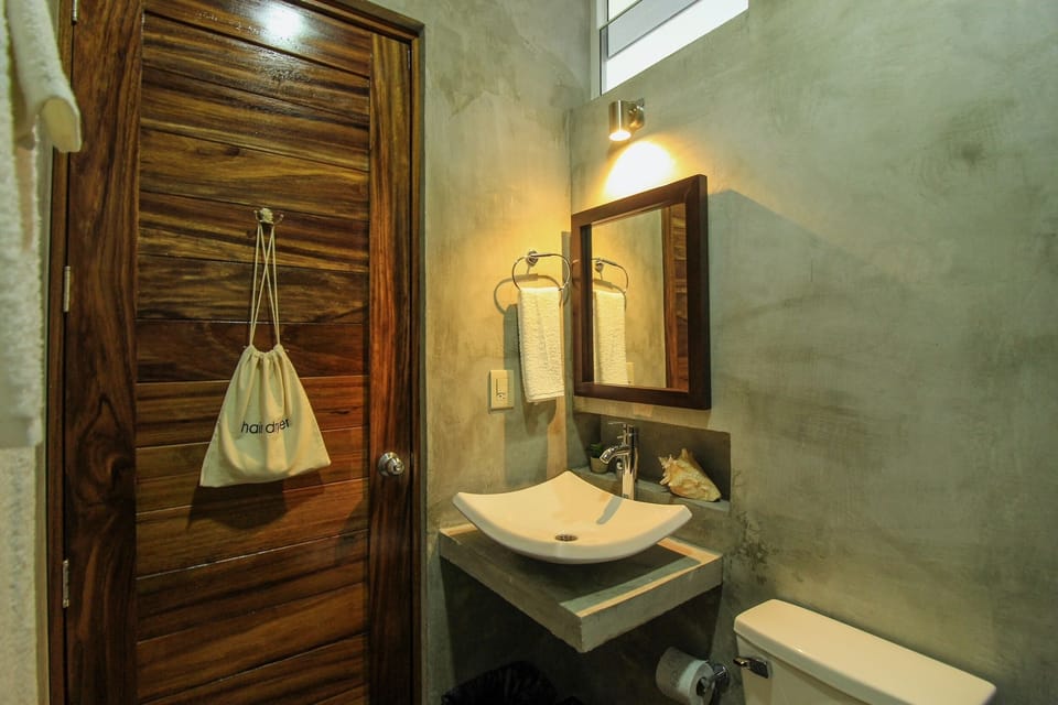 Comfort Room, 1 Queen Bed | Bathroom | Shower, rainfall showerhead, hair dryer, towels