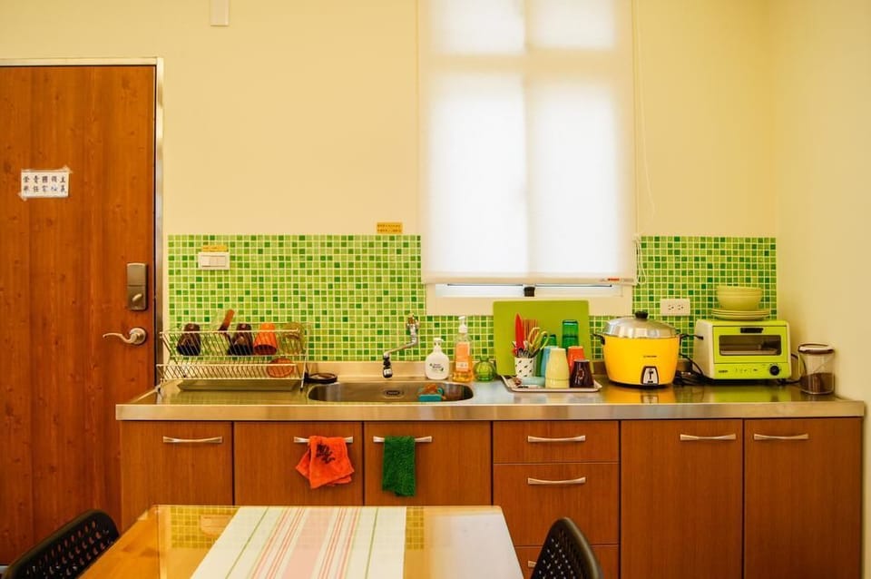 Shared fridge, oven