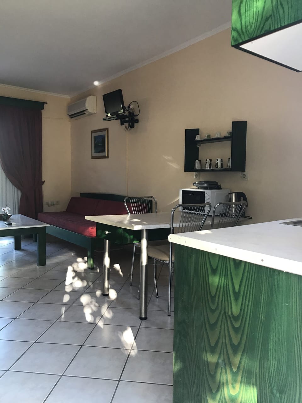 Basic Studio, 1 Double Bed with Sofa bed | 1 bedroom, in-room safe, individually decorated, blackout drapes