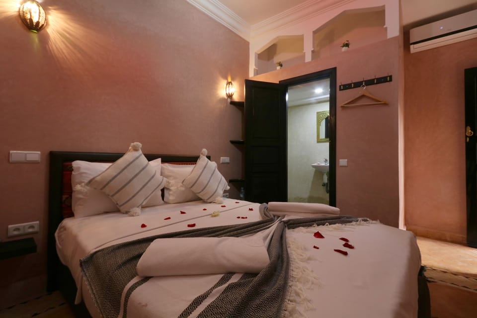 Deluxe Double Room, 1 Queen Bed | Blackout drapes, iron/ironing board, free cribs/infant beds, free WiFi