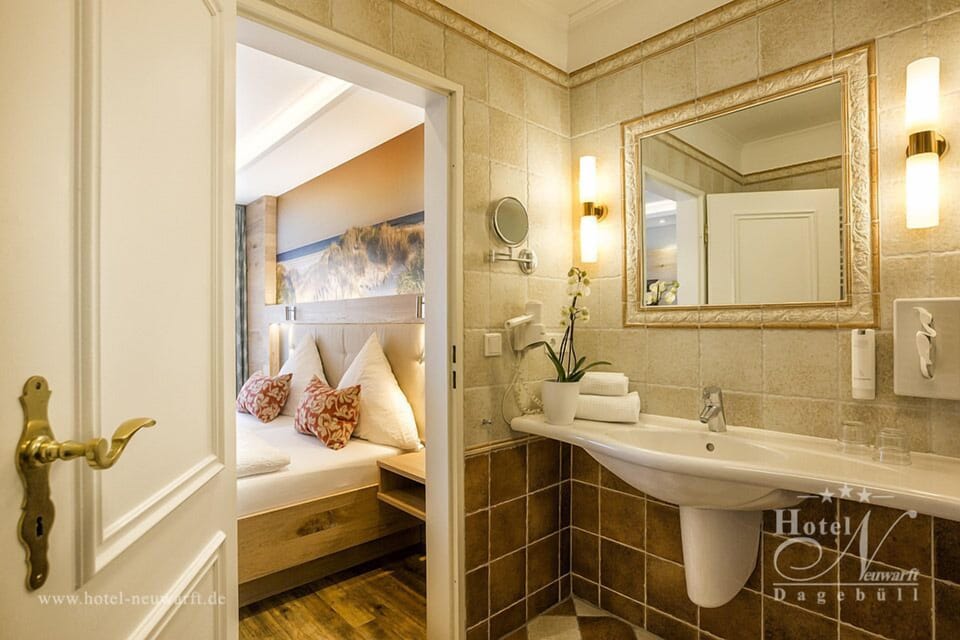 Standard Double Room | Bathroom | Hair dryer, towels, soap, shampoo