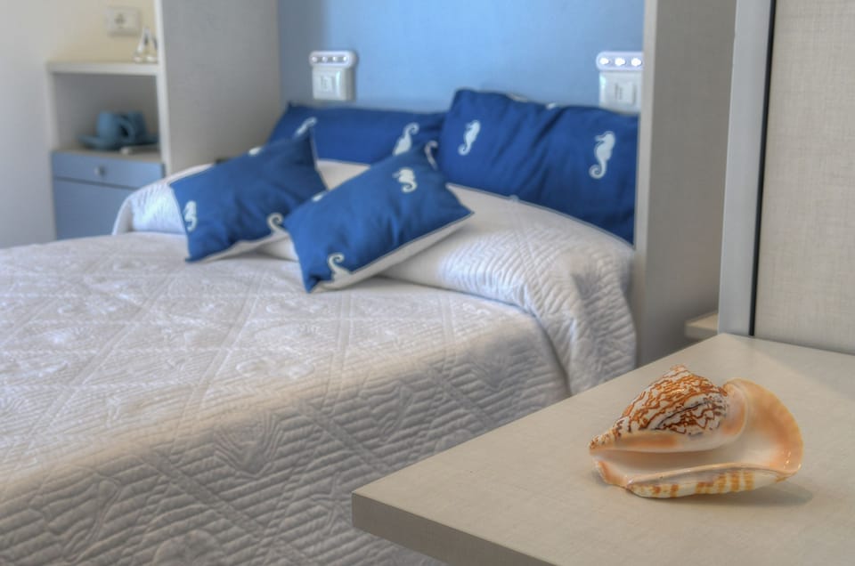 Double Room, Terrace, Sea View | Minibar (some free items), in-room safe, desk, WiFi (free)
