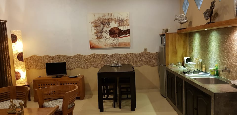 Suite, 2 Bedrooms | Private kitchenette | Mini-fridge, coffee/tea maker, electric kettle