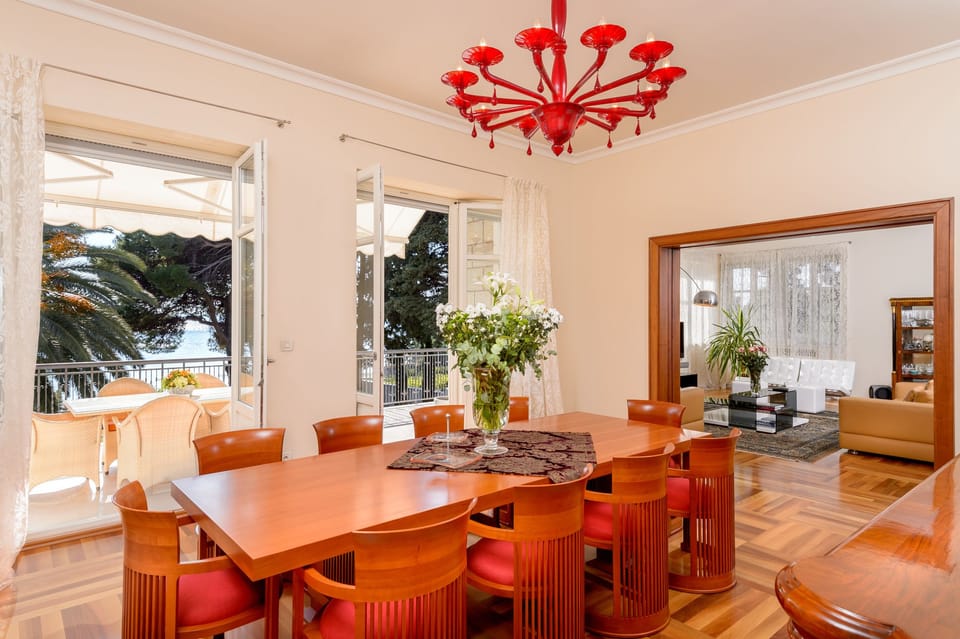 Deluxe Villa | In-room dining