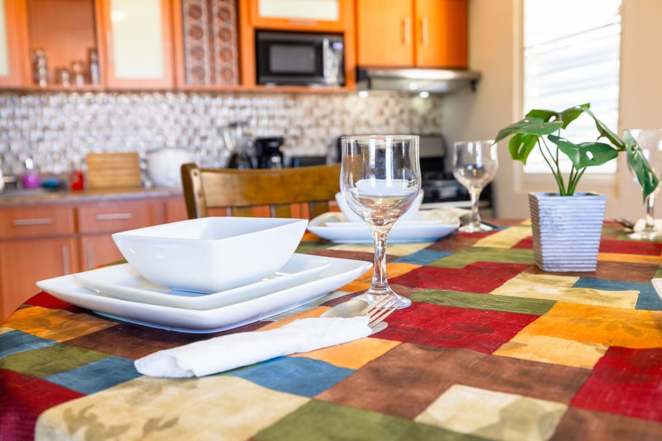 Family House, 6 Bedrooms | Private kitchen | Fridge, microwave, oven, stovetop