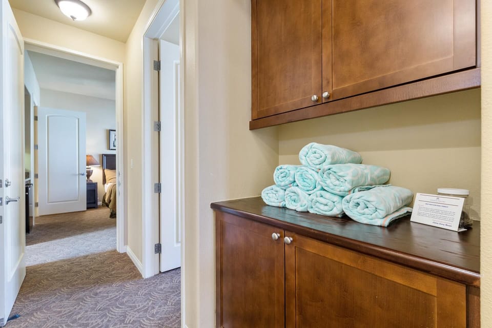 Condo, 3 Bedrooms | Interior