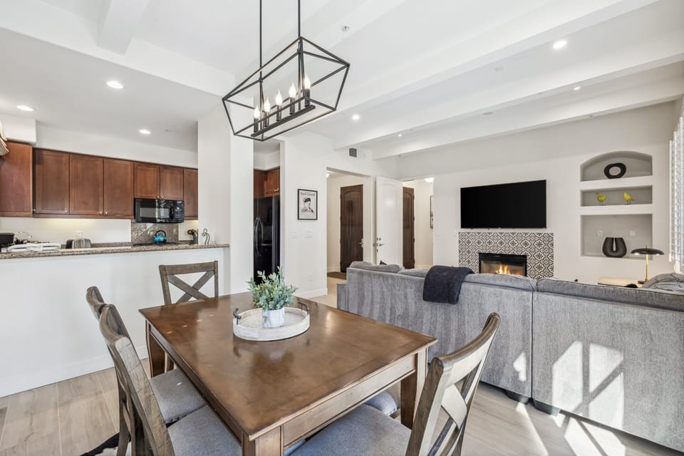 Condo, 3 Bedrooms | Dining