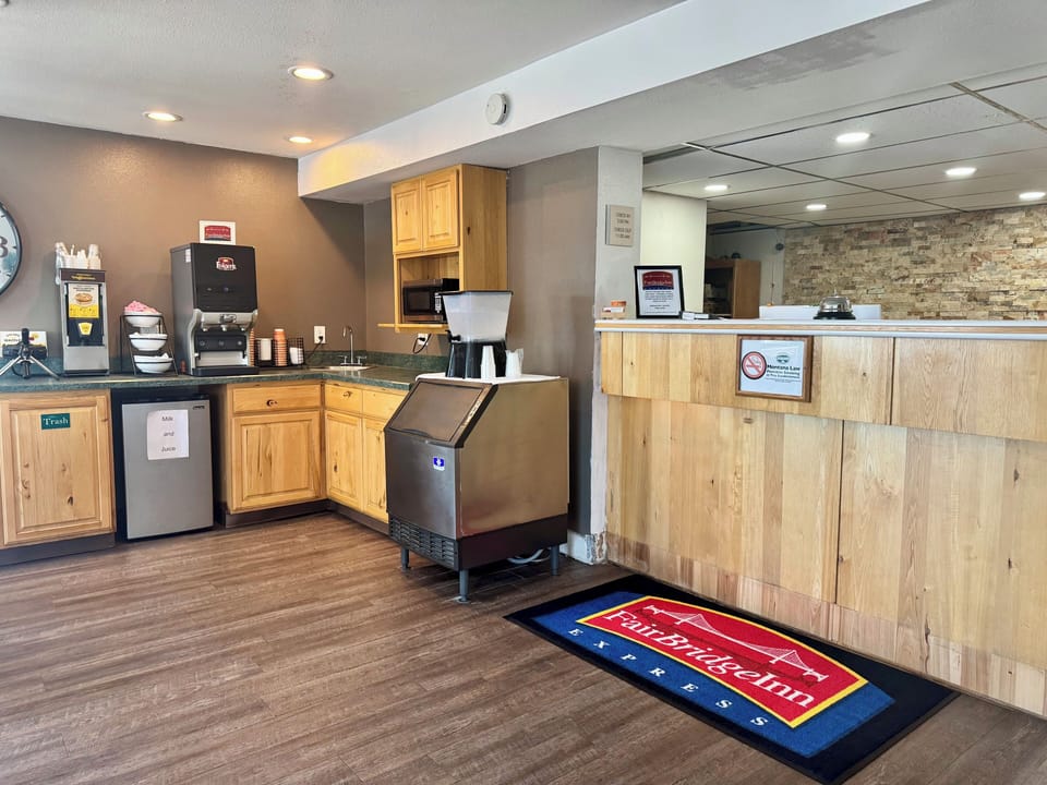Check-in/check-out kiosk