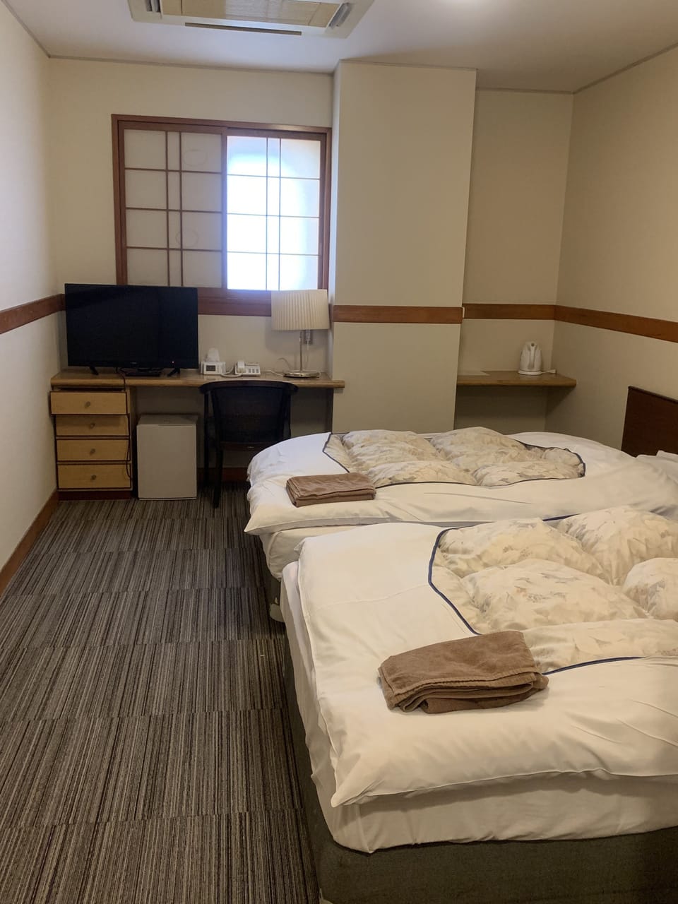 Twin Room | Desk, free WiFi, bed sheets