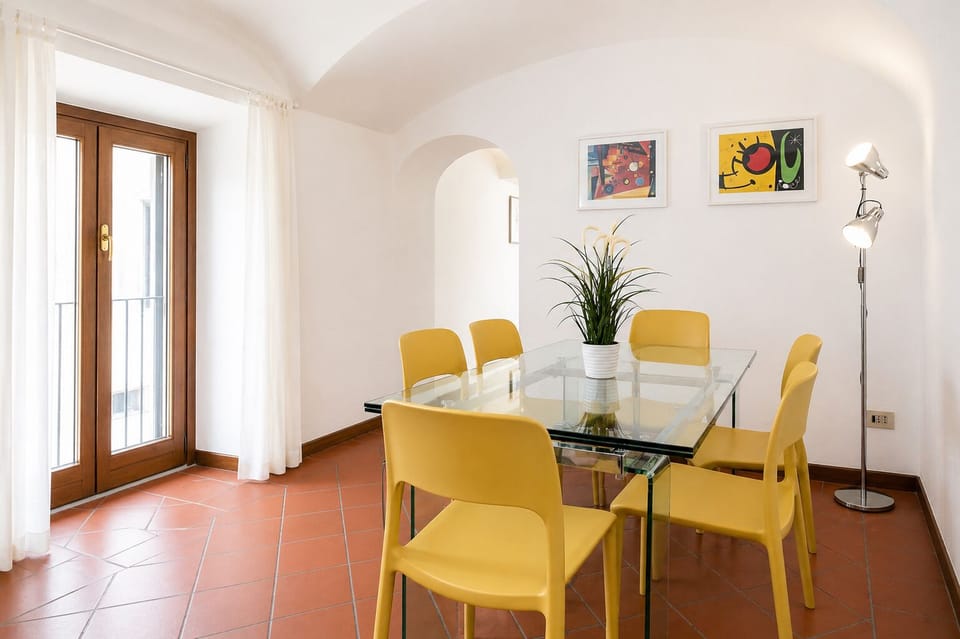 Apartment, 2 Bedrooms | Dining room