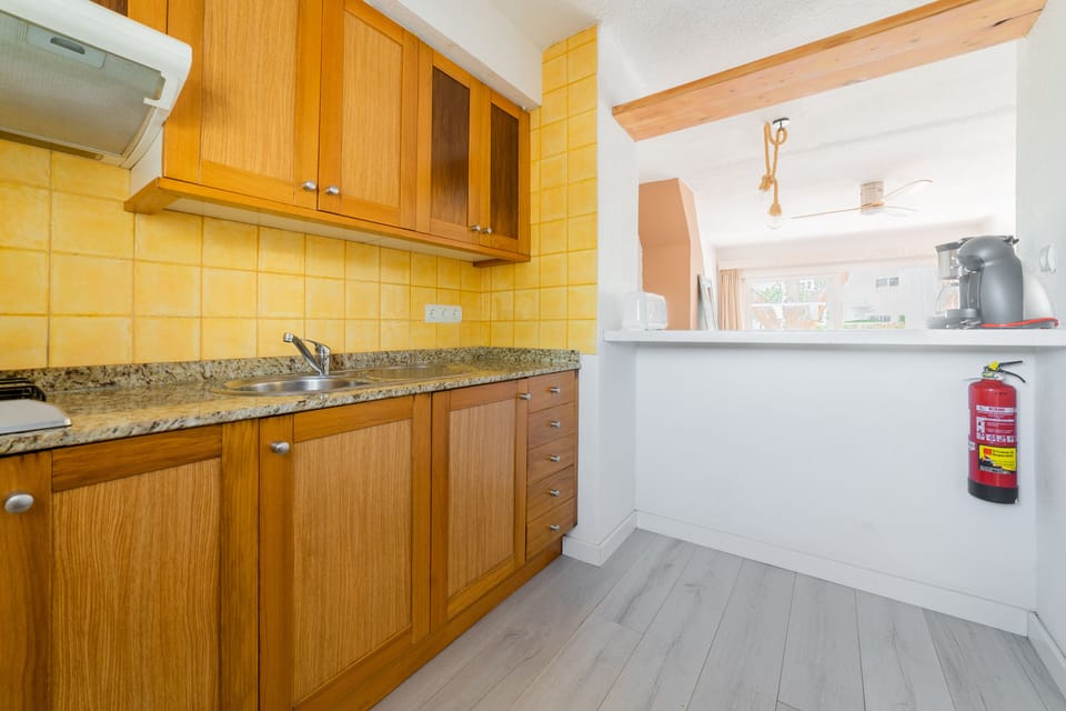 Standard Duplex, 2 Bedrooms | Private kitchen | Coffee/tea maker, full-size fridge, microwave, stovetop