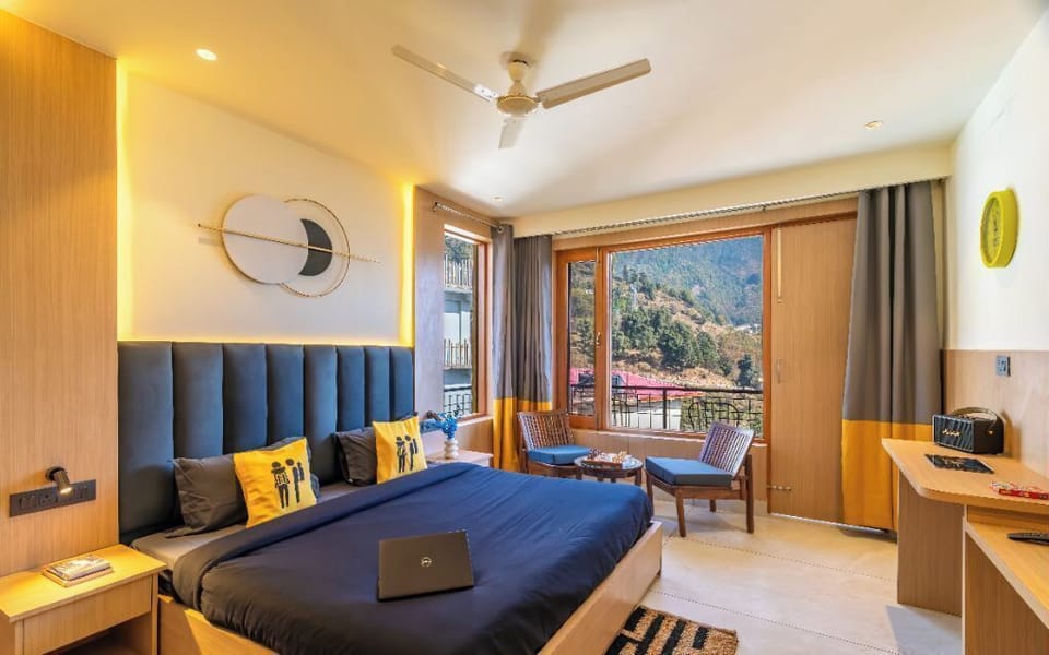 Laptop workspace, soundproofing, free WiFi, bed sheets