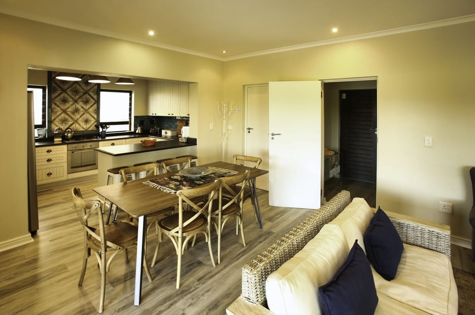 Comfort Villa, Golf View | In-room dining