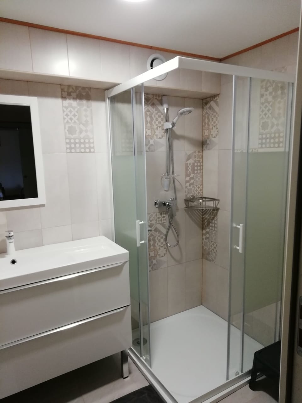 Family Room, Non Smoking | Bathroom | Shower, hair dryer, bathrobes, towels